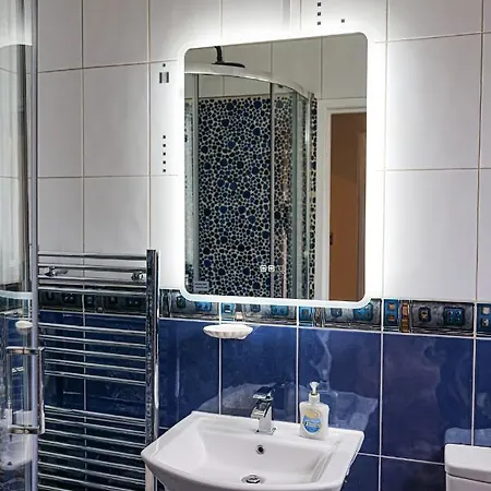 Luxury 5 Star Apartments, Parking, Garden, Near Metro Stations 10-15Mins To Лондон Экстерьер фото