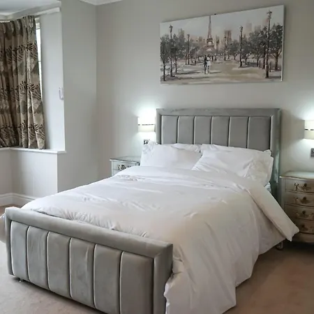 Luxury 5 Star Apartments, Parking, Garden, Near Metro Stations 10-15Mins To Лондон Экстерьер фото