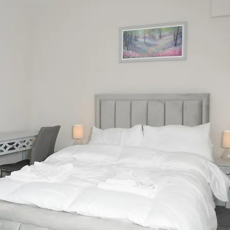 Luxury 5 Star Apartments, Parking, Garden, Near Metro Stations 10-15Mins To Лондон Экстерьер фото