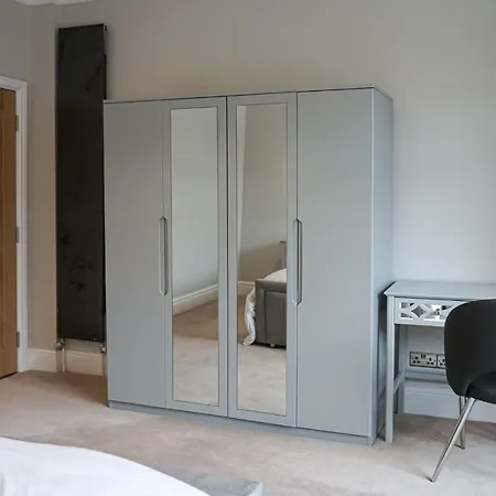 Luxury 5 Star Apartments, Parking, Garden, Near Metro Stations 10-15Mins To Лондон Экстерьер фото