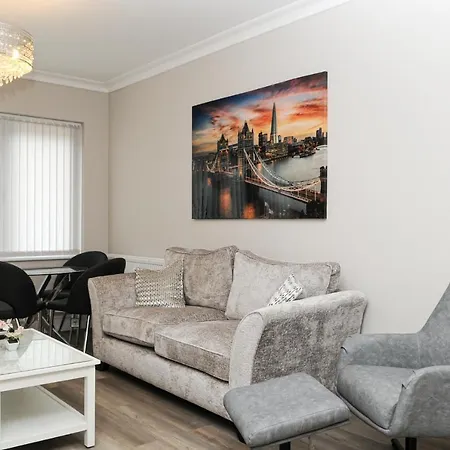 Luxury 5 Star Apartments, Parking, Garden, Near Metro Stations 10-15Mins To Лондон Экстерьер фото
