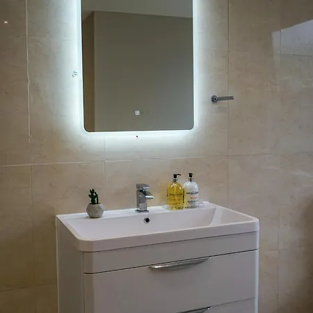 Luxury 5 Star Apartments, Parking, Garden, Near Metro Stations 10-15Mins To Лондон Экстерьер фото