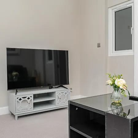 Luxury 5 Star Apartments, Parking, Garden, Near Metro Stations 10-15Mins To Лондон Экстерьер фото