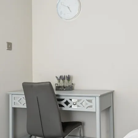 Luxury 5 Star Apartments, Parking, Garden, Near Metro Stations 10-15Mins To Лондон Экстерьер фото
