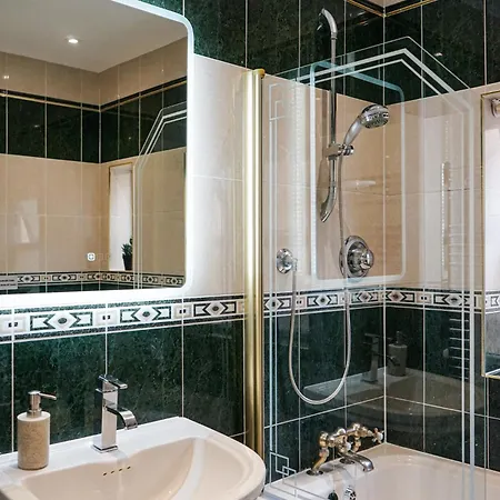 Luxury 5 Star Apartments, Parking, Garden, Near Metro Stations 10-15Mins To Лондон Экстерьер фото
