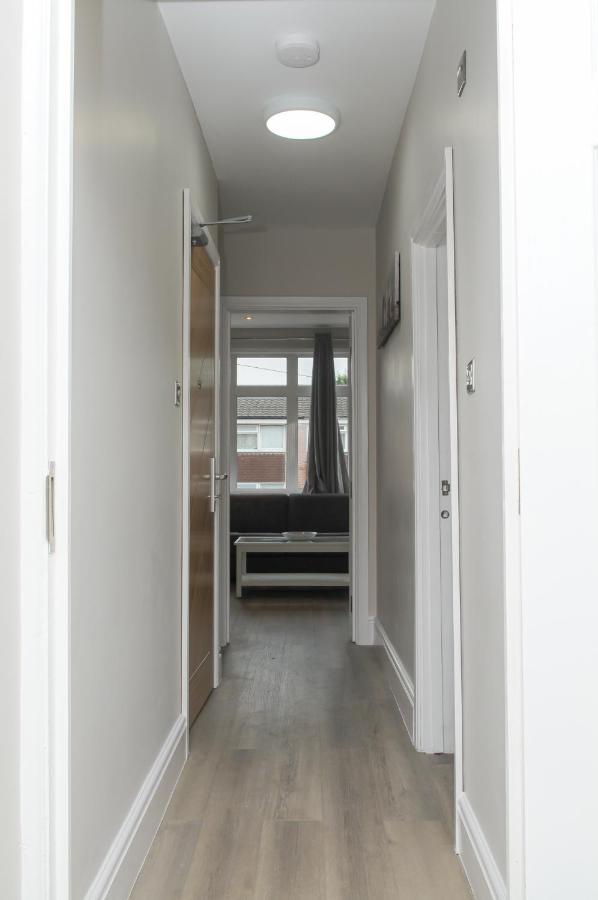 Апартаменты Luxury 5 Star Apartments, Parking, Garden, Near Metro Stations 10-15mins To *