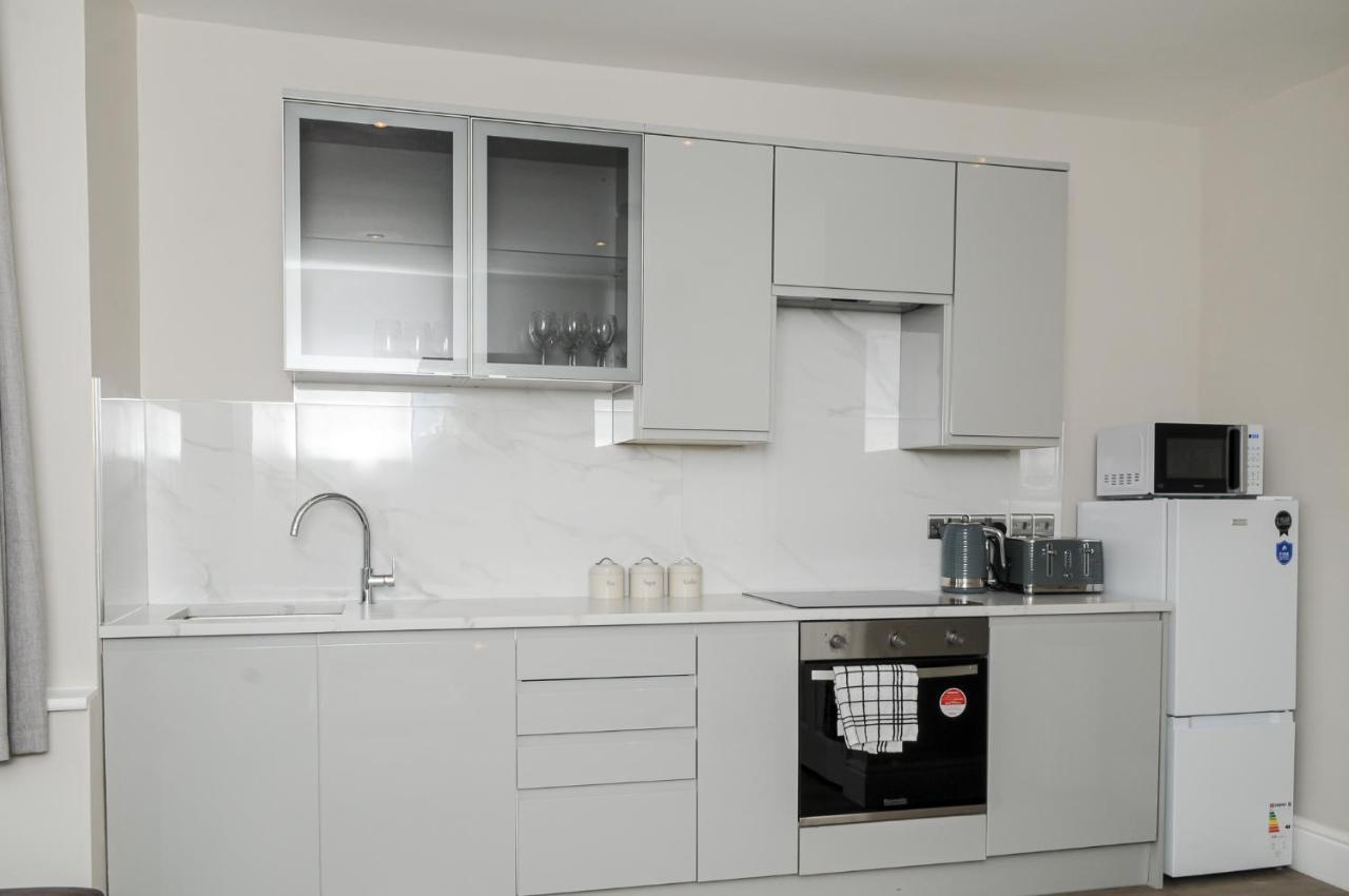 Luxury 5 Star Apartments, Parking, Garden, Near Metro Stations 10-15mins To Апартаменты Лондон