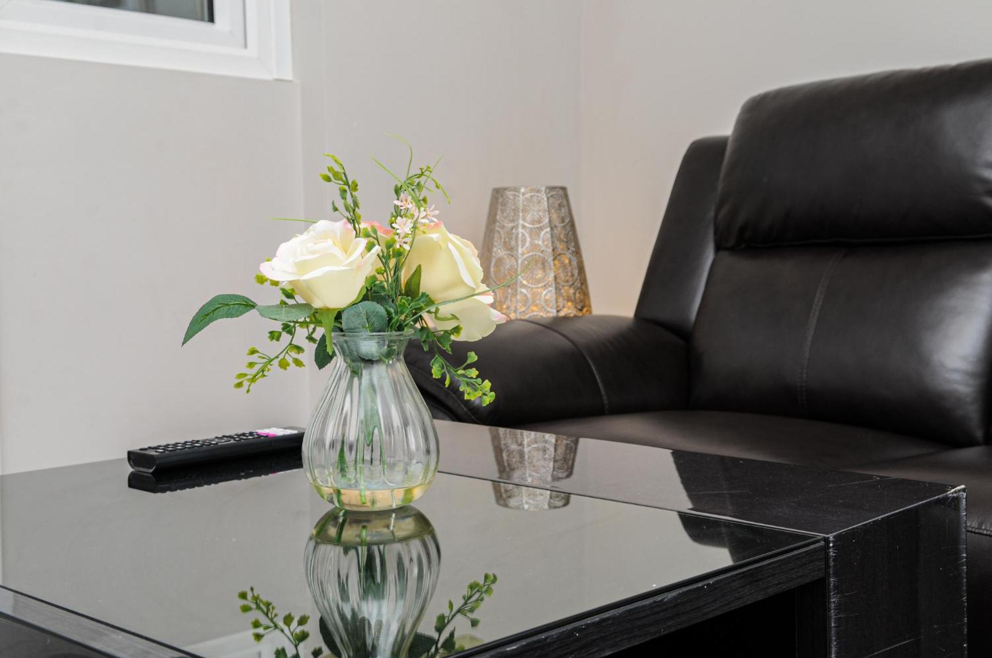 Luxury 5 Star Apartments, Parking, Garden, Near Metro Stations 10-15mins To Апартаменты