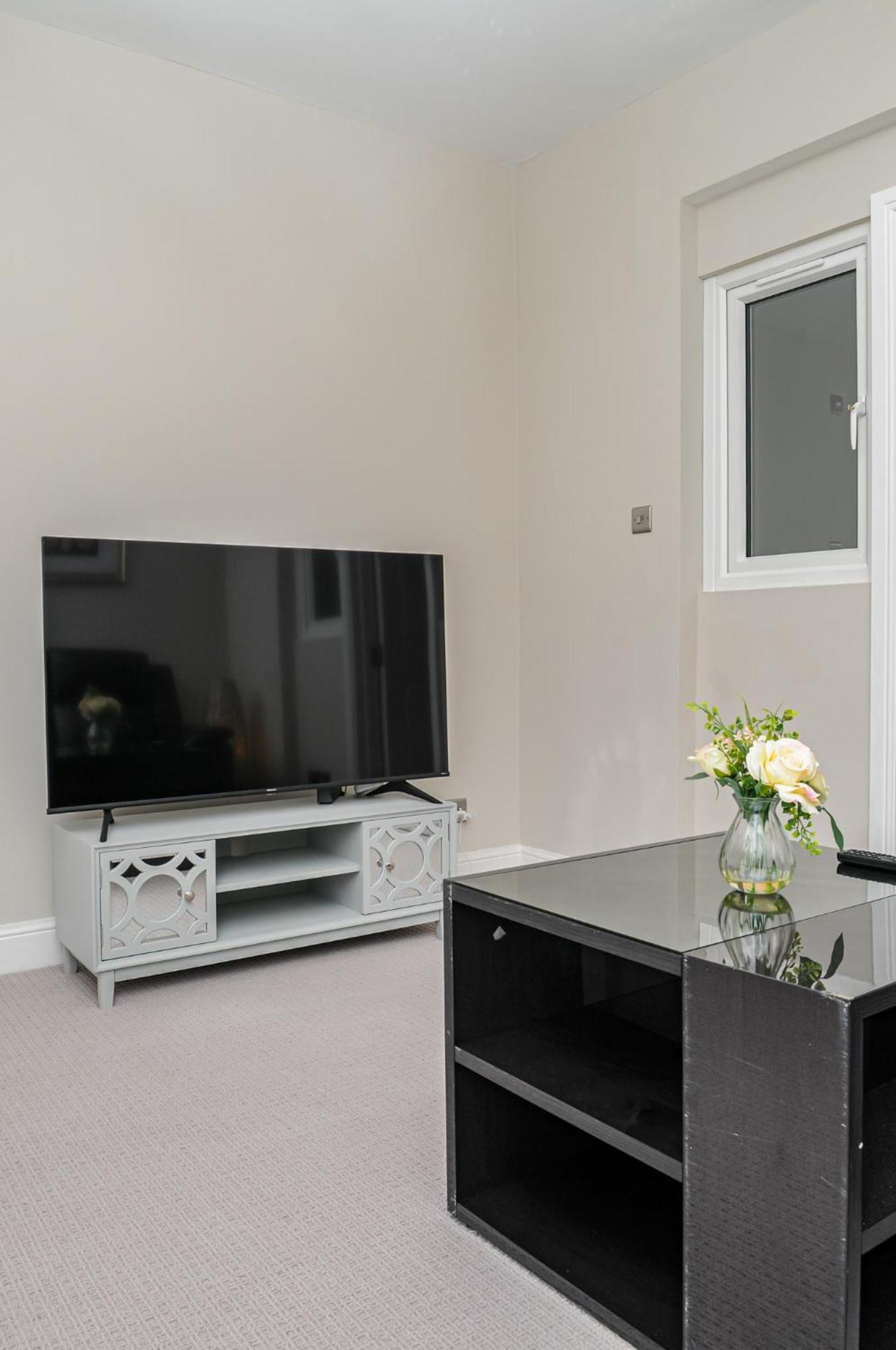Luxury 5 Star Apartments, Parking, Garden, Near Metro Stations 10-15mins To Апартаменты Лондон