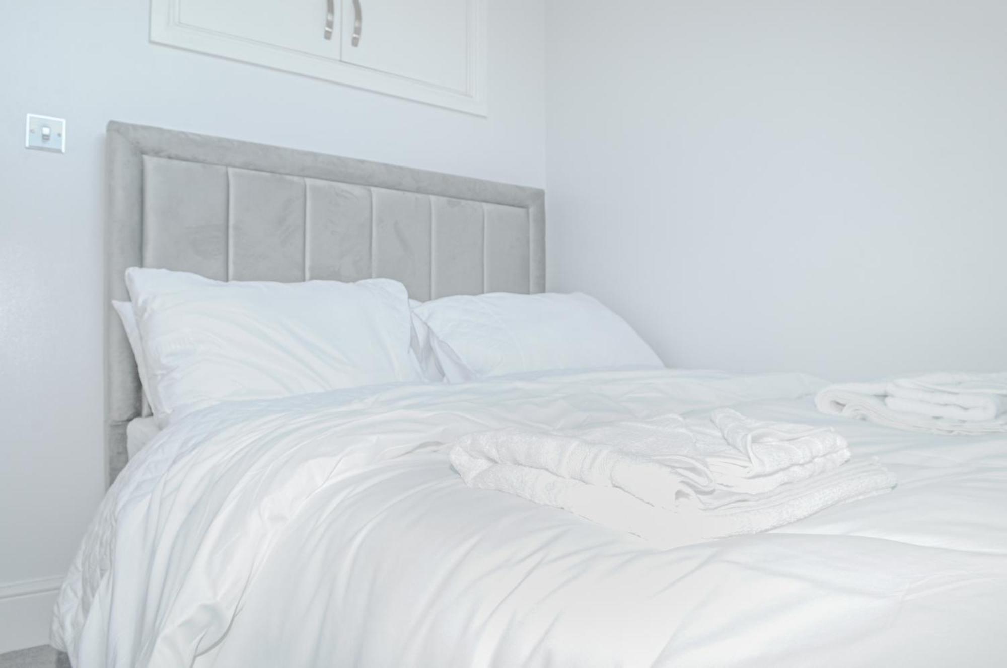 Luxury 5 Star Apartments, Parking, Garden, Near Metro Stations 10-15mins To Апартаменты Лондон